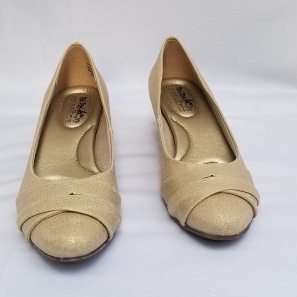 metallic wedge shoes